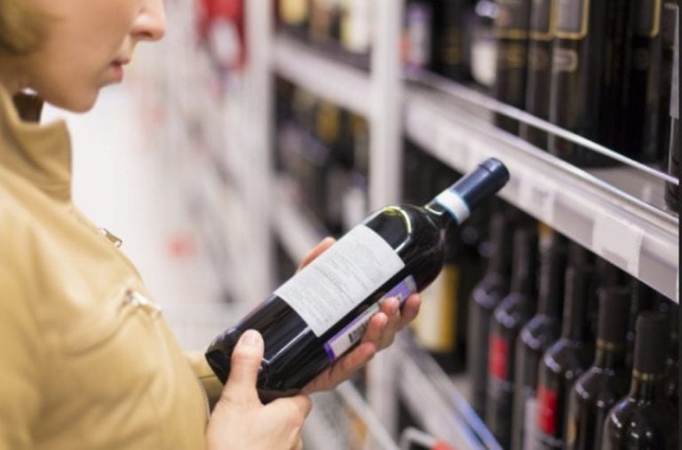 5 Thoughts Everyone Has While Trying To Pick Out A Wine - The Frisky