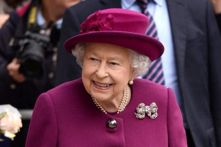 The Queen Thinks Prince Charles IS FIT TO RULE, Despite The Reports ...