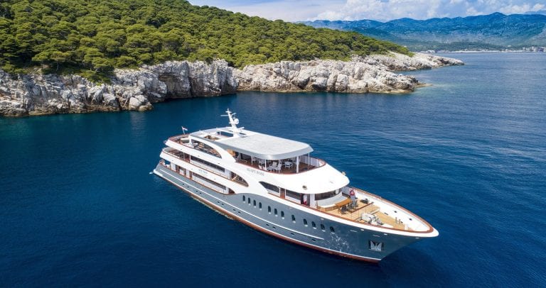 rent a mega yacht in croatia