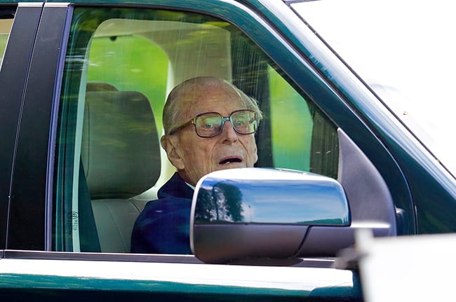 prince-philip--driving-without-seatbelt-z