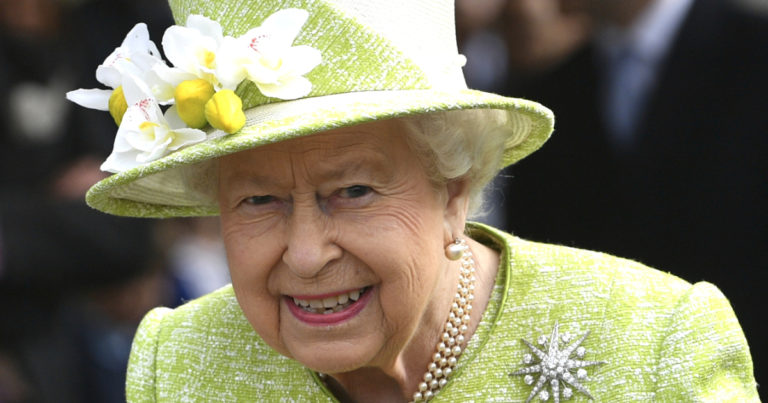 How does one typical day of Queen Elizabeth II look like? - The Frisky