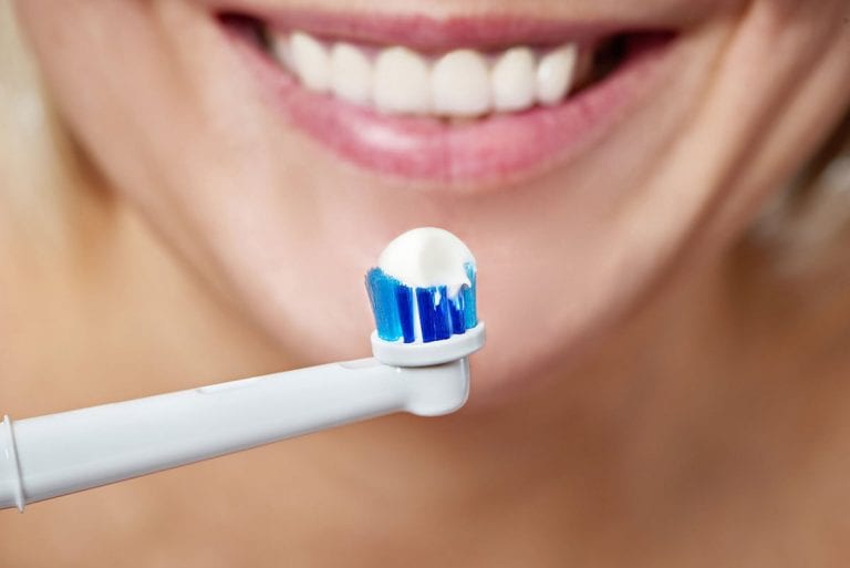 top-benefits-of-using-an-electric-toothbrush-the-frisky