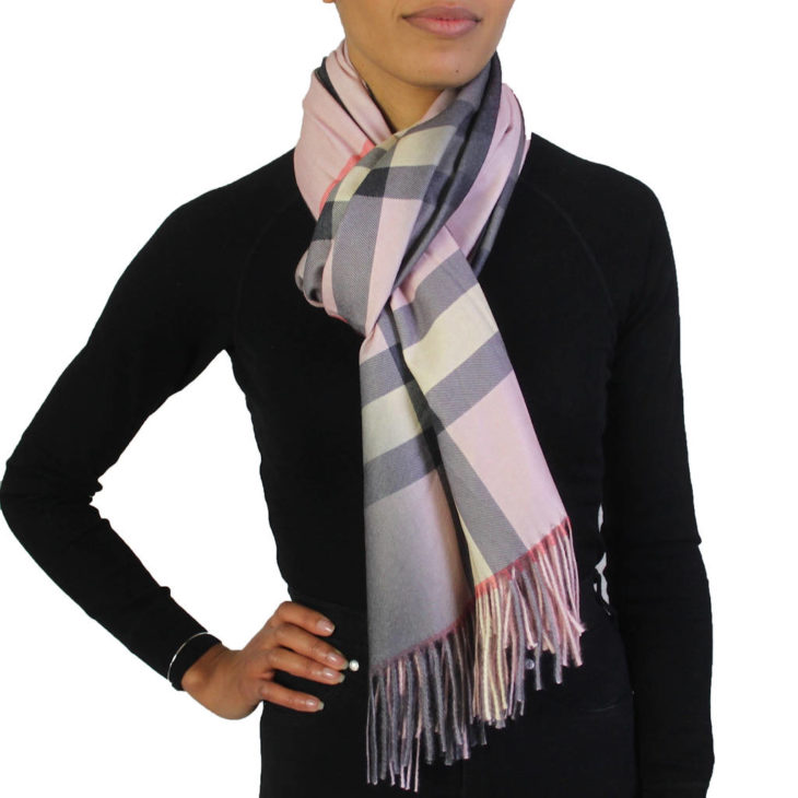 Want to Be Fashionable? Choose The Best Cashmere Scarf! - The Frisky