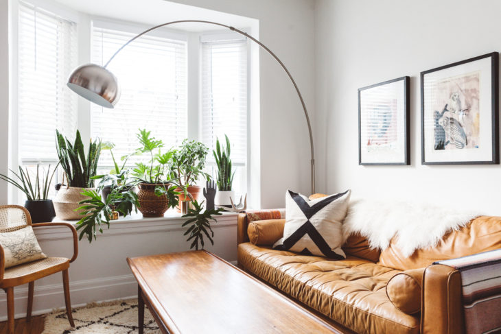 10 Ways To Decorate A Small Living Room - The Frisky