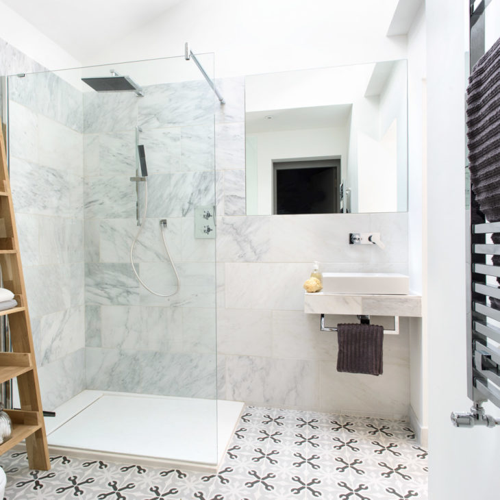 13 Designers Trick to Set Up Your Small Bathroom - The Frisky