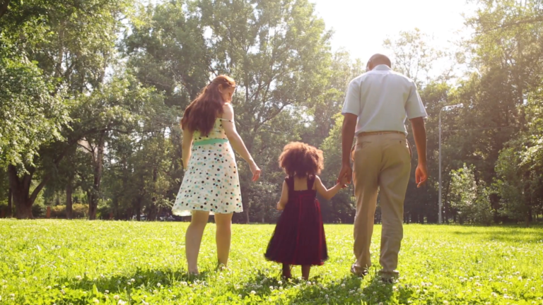 10 Ways To Be A Good Role Model For Your Child - The Frisky