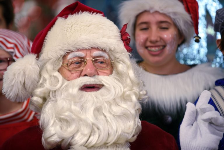 What Makes an Authentic Santa Claus Performer - The Frisky