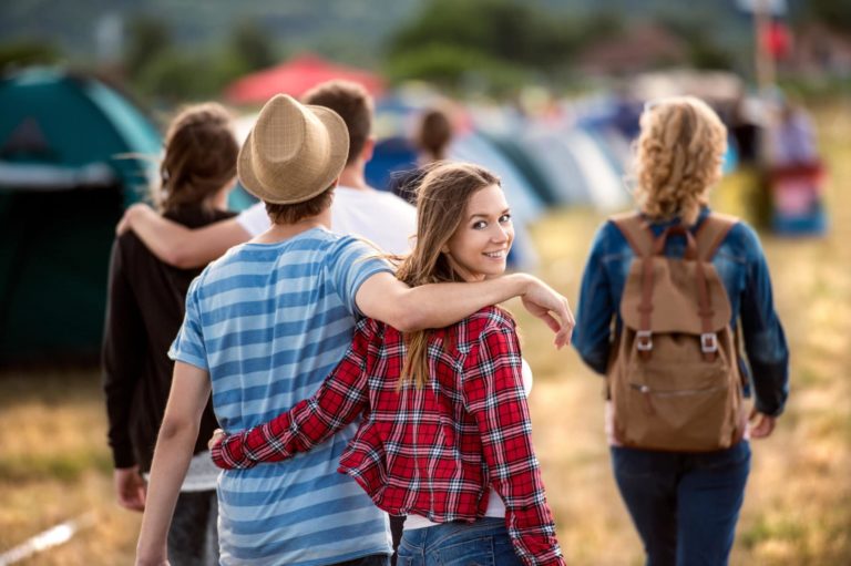 Dear Wendy: “I Saw My Boyfriend With His Wife!” - The Frisky