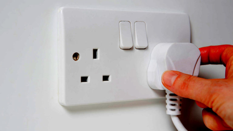 Why You Need to Call a Professional Electrician? - The Frisky