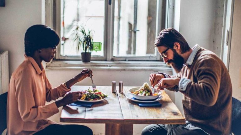 10 Rules About The Way Men And Women Eat