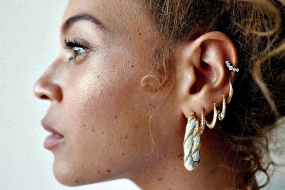 14 Ways to Wear Ear Cuffs and Look More Fashionable - The Frisky