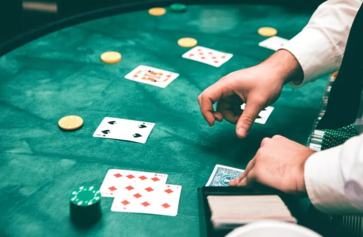 7 Benefits of Playing Live Dealer Online Casino Games - 2022 Guide - The  Frisky
