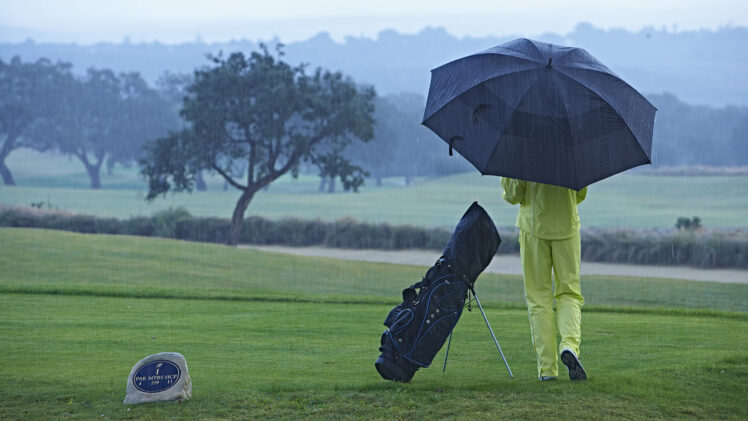 A Complete 2023 Guide to Buying Golfing Rain Gear - The Frisky