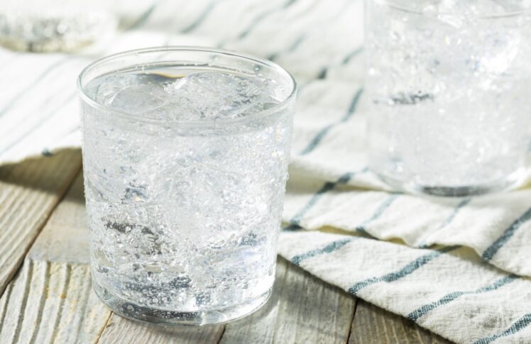 8-health-benefits-of-drinking-seltzer-water-the-frisky