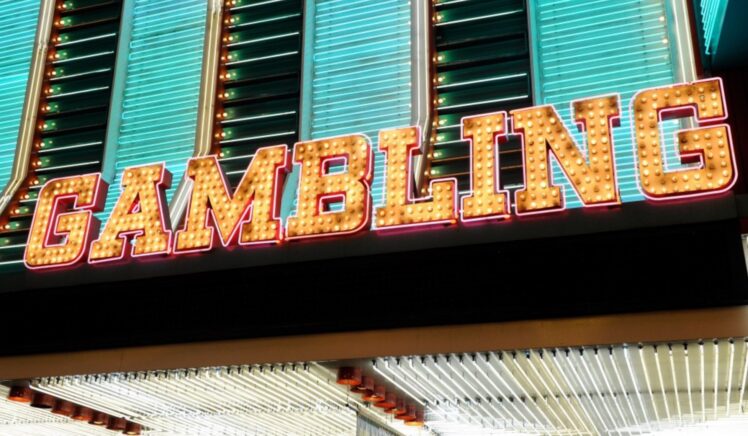 9 Things All Casinos Do To Keep You Spending Your Money - The Frisky