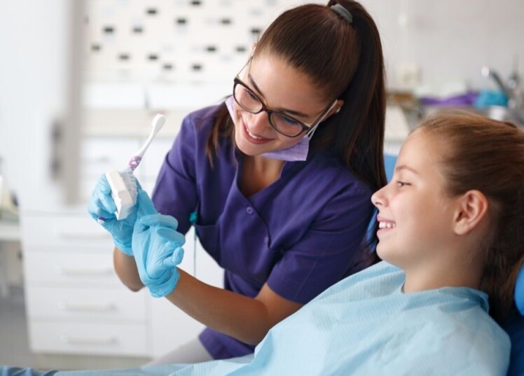 4 Things to Know Before Becoming a Dental Assistant