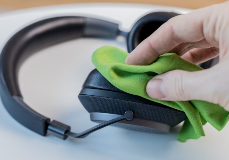 What Should You Clean Your Headphones With The Frisky