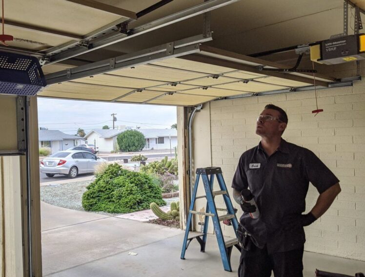 5 Benefits of Hiring a Good Garage Door Repair Company - The Frisky