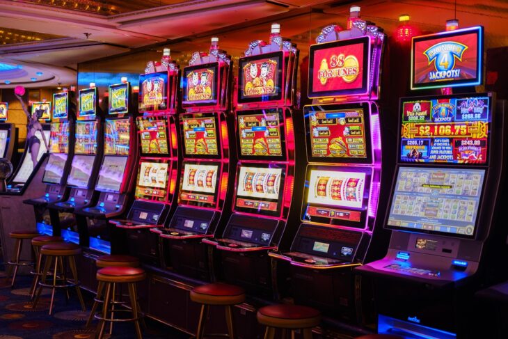 4 Tips And Hacks For Improving Your Online Slots Skills - The Frisky