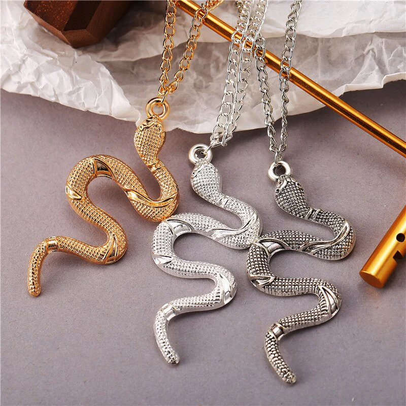Is It Good to Wear a Snake Pendant? - The Frisky