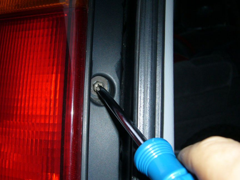 Things You Should Know When Changing A Brake Light Bulb in your Car