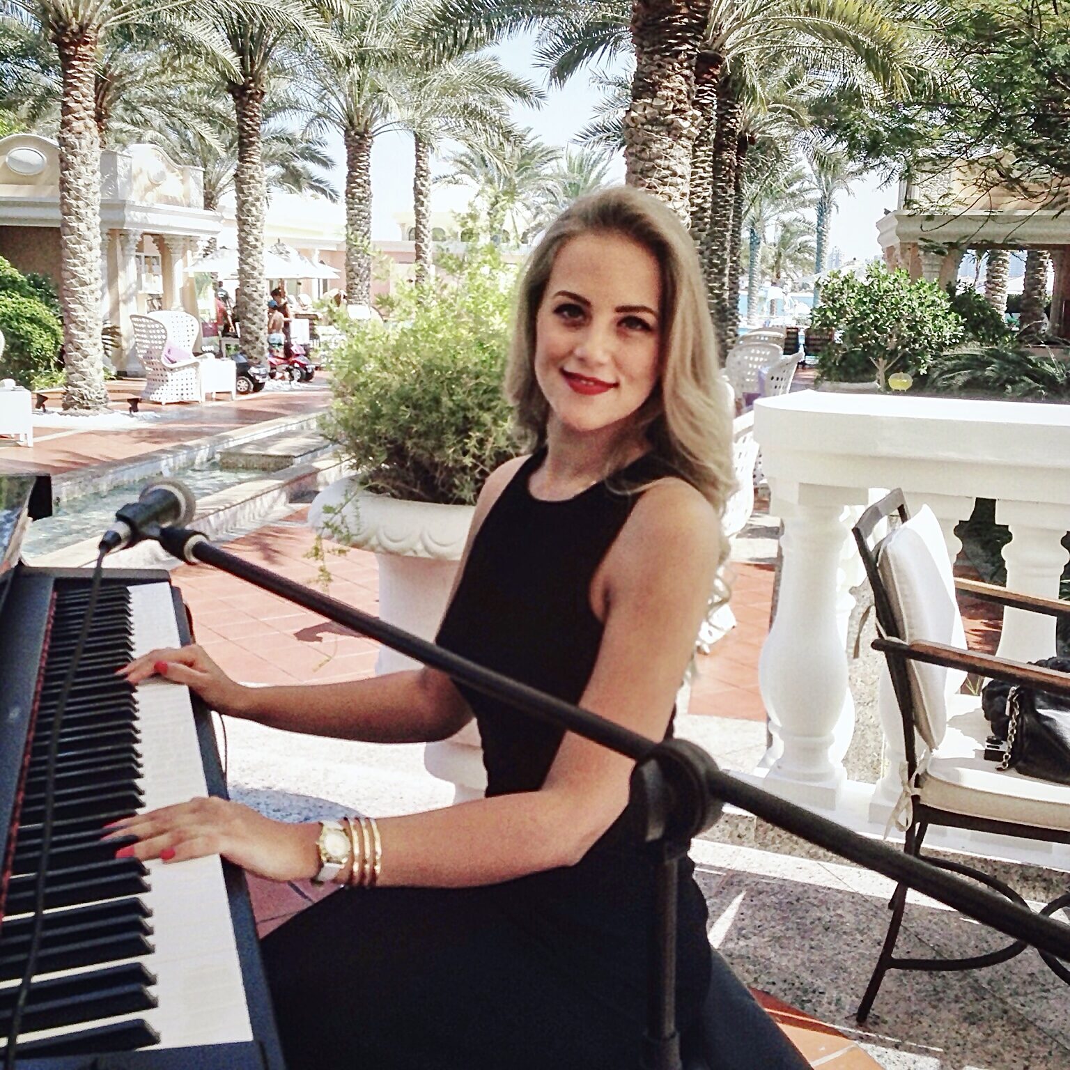 Anna Demis– The Ukrainian Pianist Soundtracking Thousands Of Magical ...