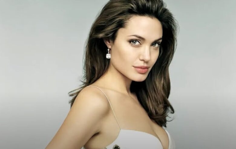 Angelina Jolie, 34C