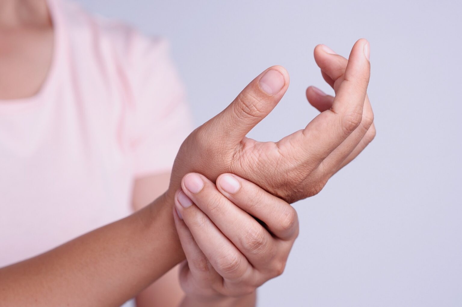 6-causes-of-severe-hand-pain-and-possible-treatments-the-frisky