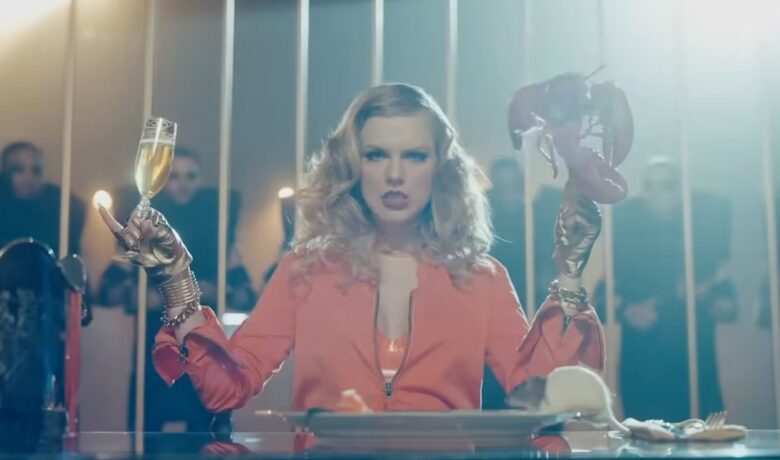 Taylor Swift boobs